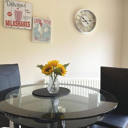 Ashford Holiday Home Smithy Drive Sleeps 5 Free Wifi And Vehicle Parking Kingsnorth Exterior foto