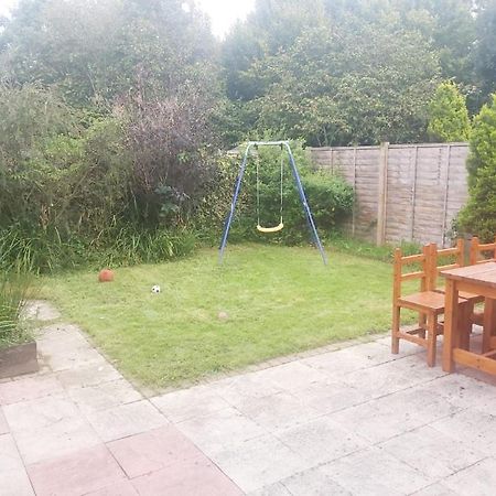 Ashford Holiday Home Smithy Drive Sleeps 5 Free Wifi And Vehicle Parking Kingsnorth Exterior foto