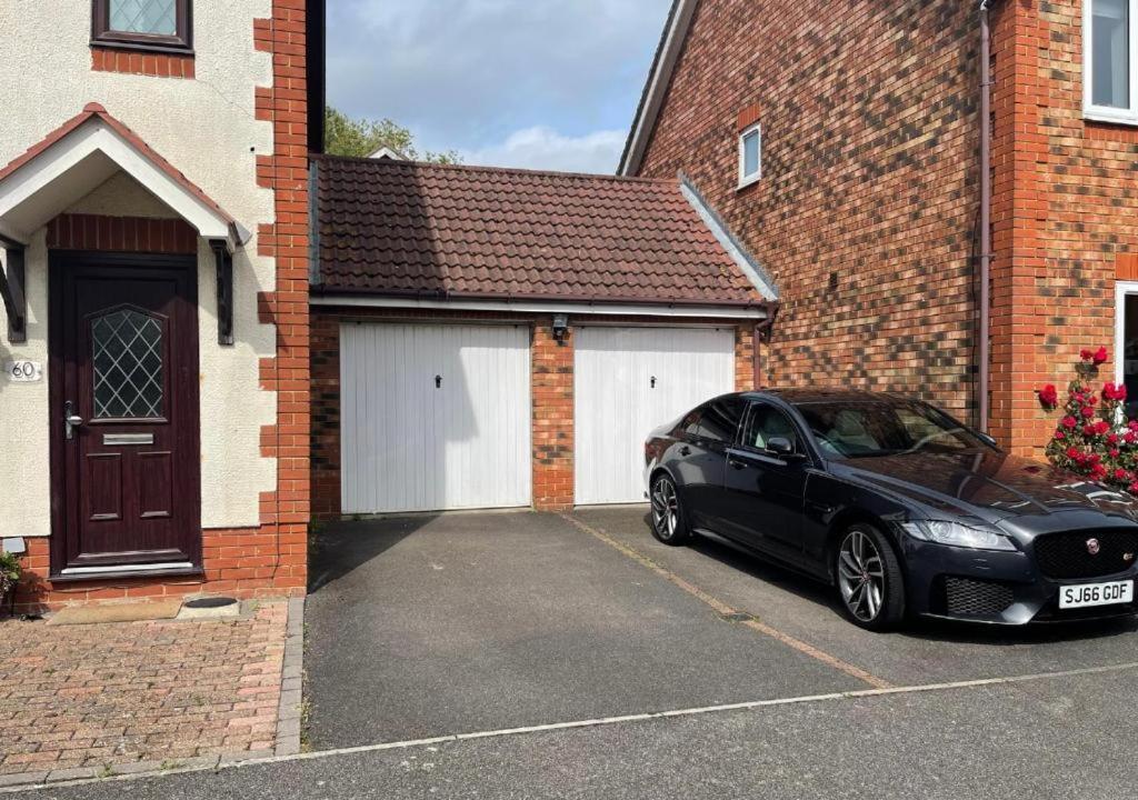 Ashford Holiday Home Smithy Drive Sleeps 5 Free Wifi And Vehicle Parking Kingsnorth Exterior foto