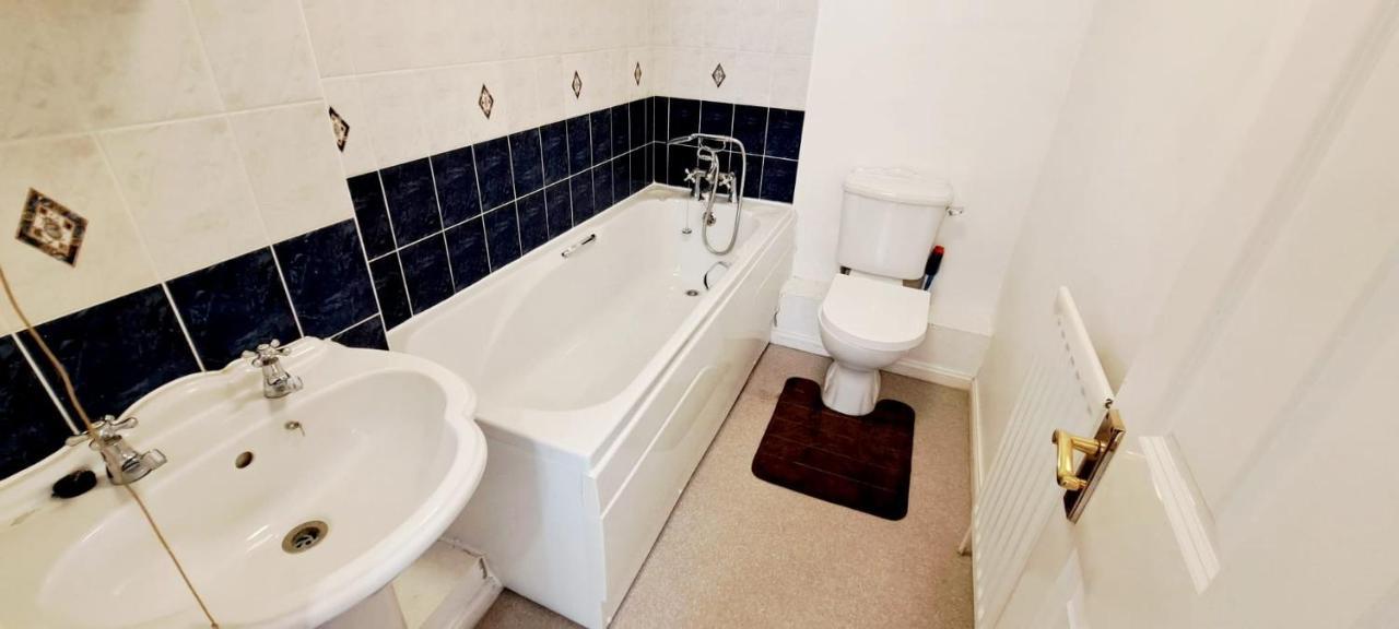 Ashford Holiday Home Smithy Drive Sleeps 5 Free Wifi And Vehicle Parking Kingsnorth Exterior foto